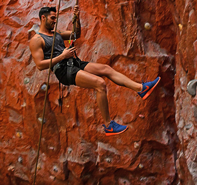 Entrena con adrenalina en el muro de escalar en Centro qi.